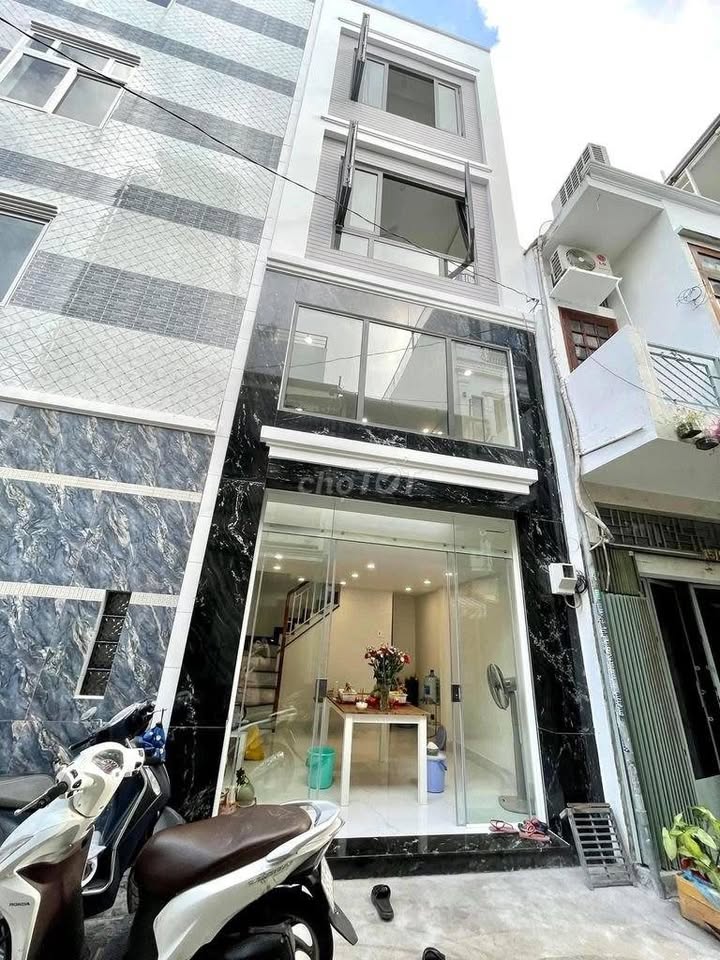 Nhà đẹp Nguyễn Ngọc Lộc, Q10 19m² giá 5.4 tỷ - Hẻm xe hơi thoáng rộng!