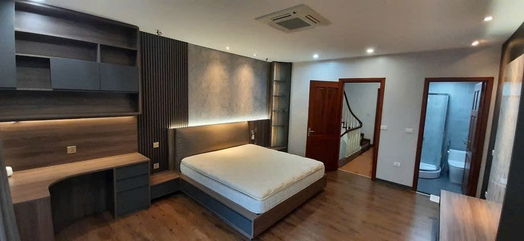 Nhà riêng cho thuê tại ngõ 565 Lạc Long Quân, Tây Hồ 90m² - Nội thất cao cấp, sẵn sàng vào ở!