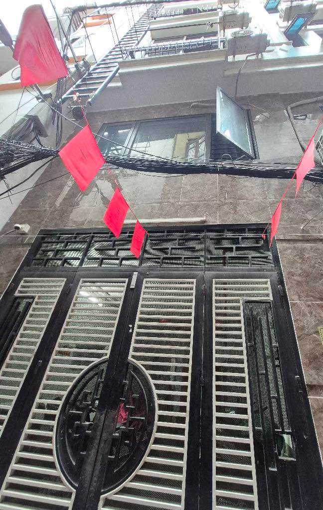 Nhà cho thuê 8 tầng Ngã Tư Sở 63m² giá 17,5 tỷ - Đầu tư sinh lời ổn định!