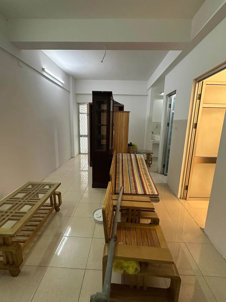 Căn hộ A6D Nam Trung Yên 65m² giá 8 triệu - Thuận tiện giao thông và đầy đủ nội thất!