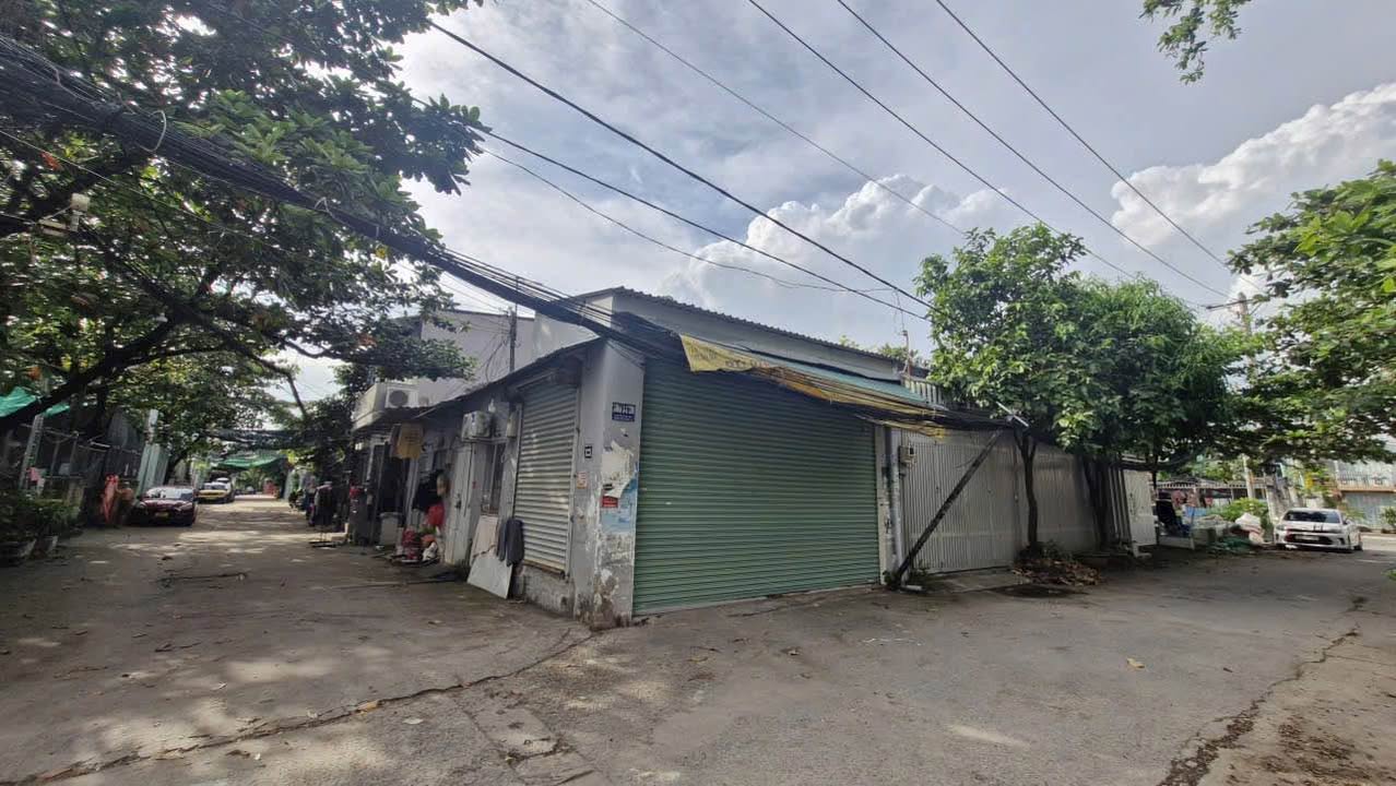 Nhà phố góc 2 mặt tiền Nguyễn Văn Linh Quận 7 200m² giá 11 tỷ - Đầu tư sinh lời ngay!