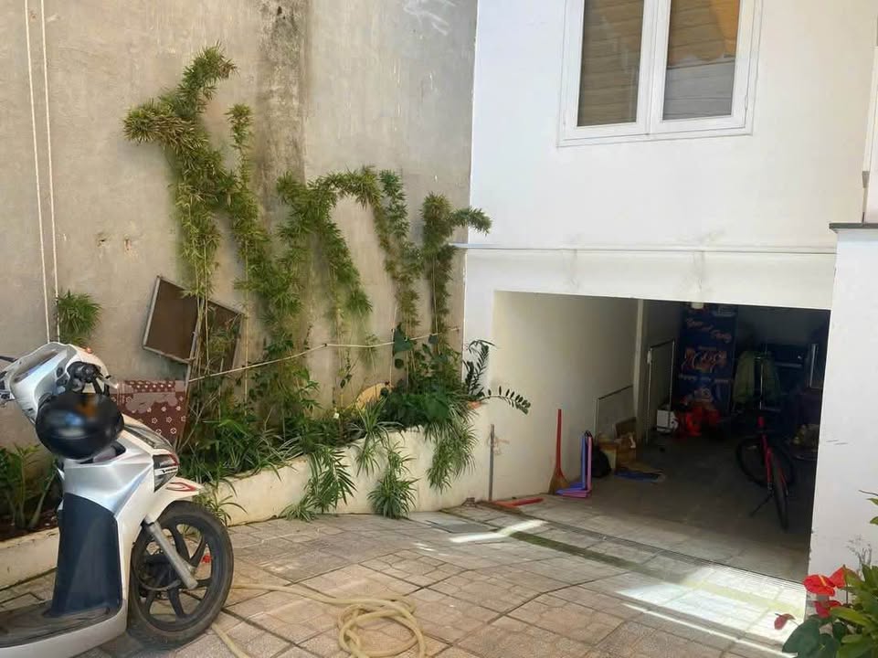 Bán nhà đẹp 92m² tại trung tâm thị trấn Đinh Văn, Lâm Hà - Giá chỉ 3.2 tỷ!