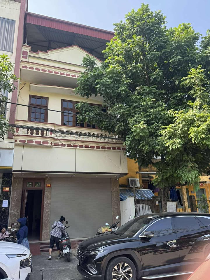 Cho thuê nhà 3 tầng đường Nguyễn Công Hoan 4 phòng ngủ - Phù hợp làm văn phòng công ty!