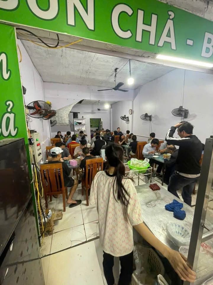 Cho thuê FrontHouse 191 Bà Triệu 40 triệu/tháng - Mặt tiền rộng thoáng, sẵn sàng vào làm việc!