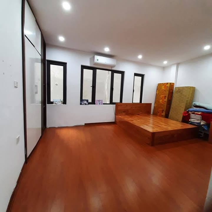 Cho thuê nhà 5 tầng tại Mễ Trì Hạ - Giá thỏa thuận hấp dẫn!