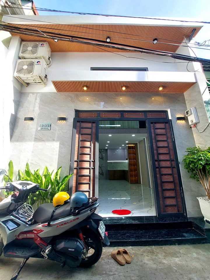 Nhà đẹp đường Trung Mỹ Tây 13, quận 12, 40m² giá 3.35 tỷ - Full nội thất sang trọng!