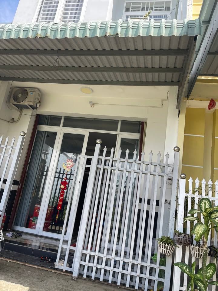 Nhà 1 Trệt 1 Lầu Khu 8, Mỹ Phước - Diện tích 60m² giá chỉ 2 tỷ - Sổ hồng chính chủ!