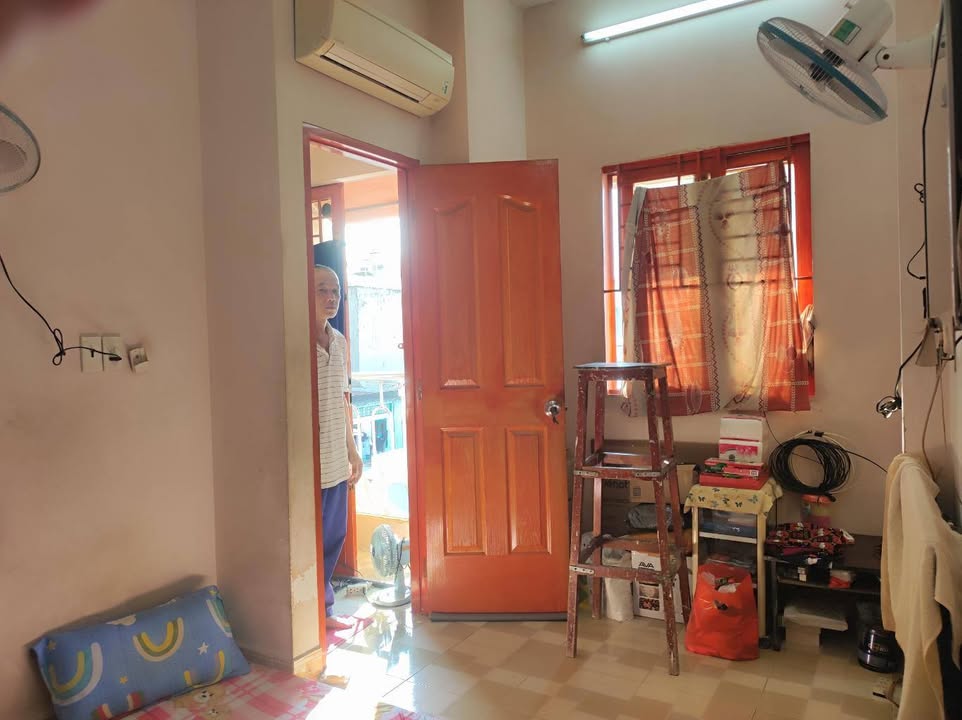 Nhà 3 tầng Hòa Bình, Quận 11, 16m² chỉ 3.3 tỷ - Đầu tư ngay!