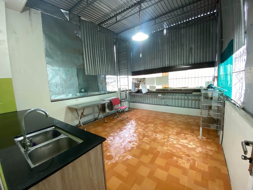 Nhà cho thuê 1 trệt 2 lầu tại Vĩnh Hòa, Nha Trang 12 triệu - Nội thất đầy đủ, gần khu vực sầm uất!