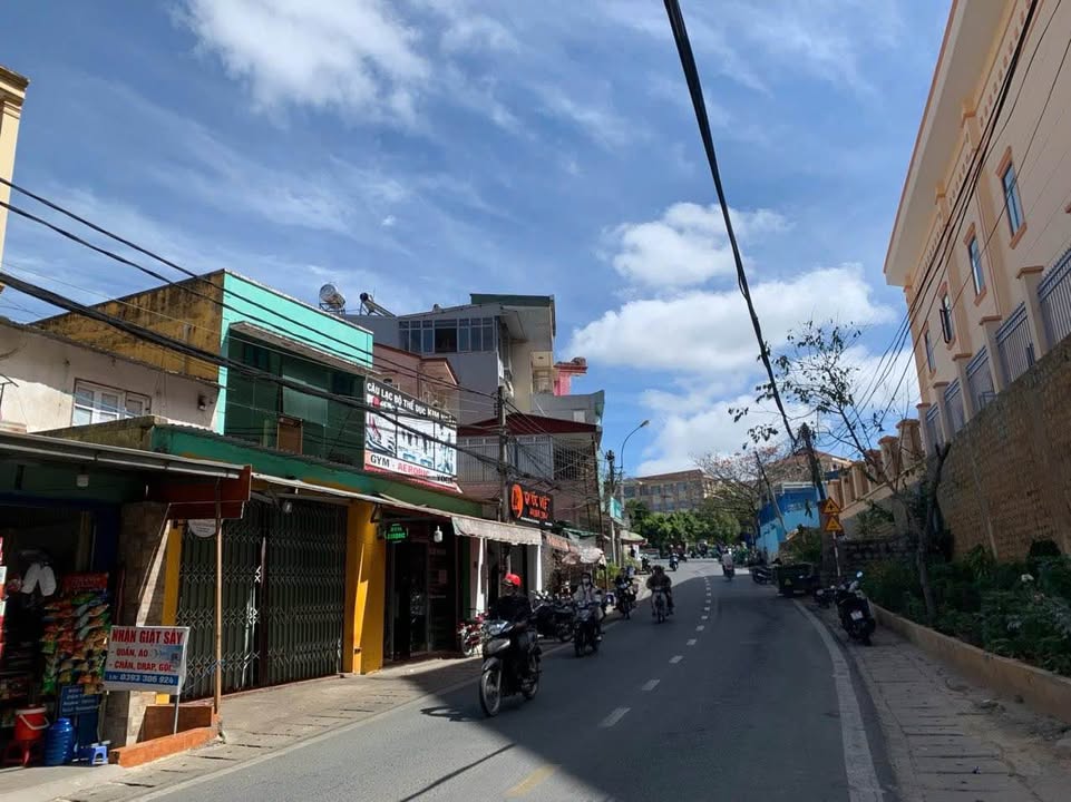 Nhà 3 tầng mặt tiền kinh doanh Phường 6, Đà Lạt 75m² giá 12.5 tỷ - Phong thủy tốt, sẵn sàng giao dịch!