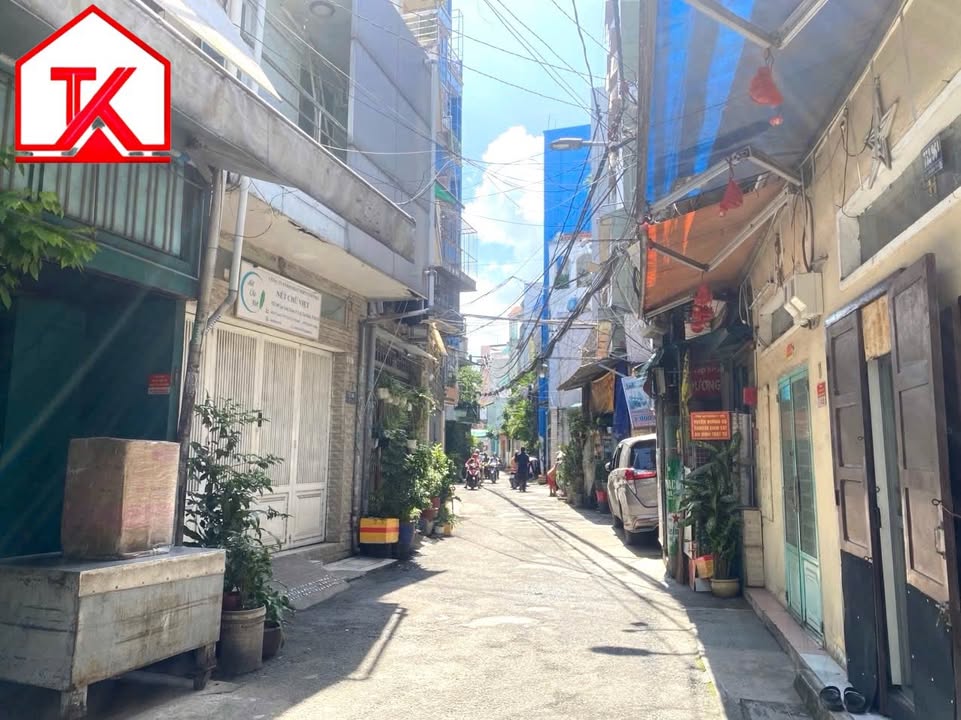 Căn hộ dịch vụ Lạc Long Quân, Tân Bình 104m² giá 9.3 tỷ - Dòng tiền ổn định, sẵn sàng cho chủ mới!