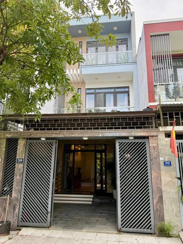 Bán nhà 3 tầng đường Thanh Lương 11, Hòa Xuân, Đà Nẵng 100m² giá 7.9 tỷ - Sẵn sàng vào ở ngay!