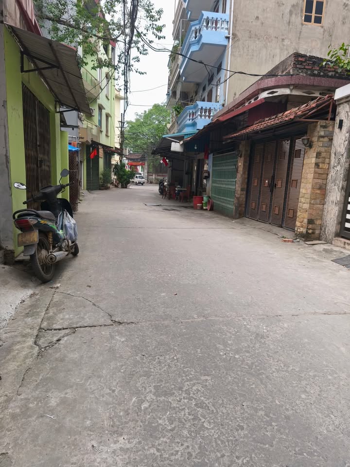 Đất Cự Khối Long Biên 62m² giá 8.6 tỷ - Kinh doanh sầm uất, ô tô tránh!