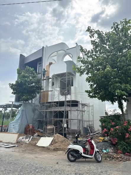 Nhà 1 trệt 2 lầu mới hoàn thiện tại KDC Hồng Loan, Cái Răng, 85m² - Đầy đủ nội thất sang trọng!