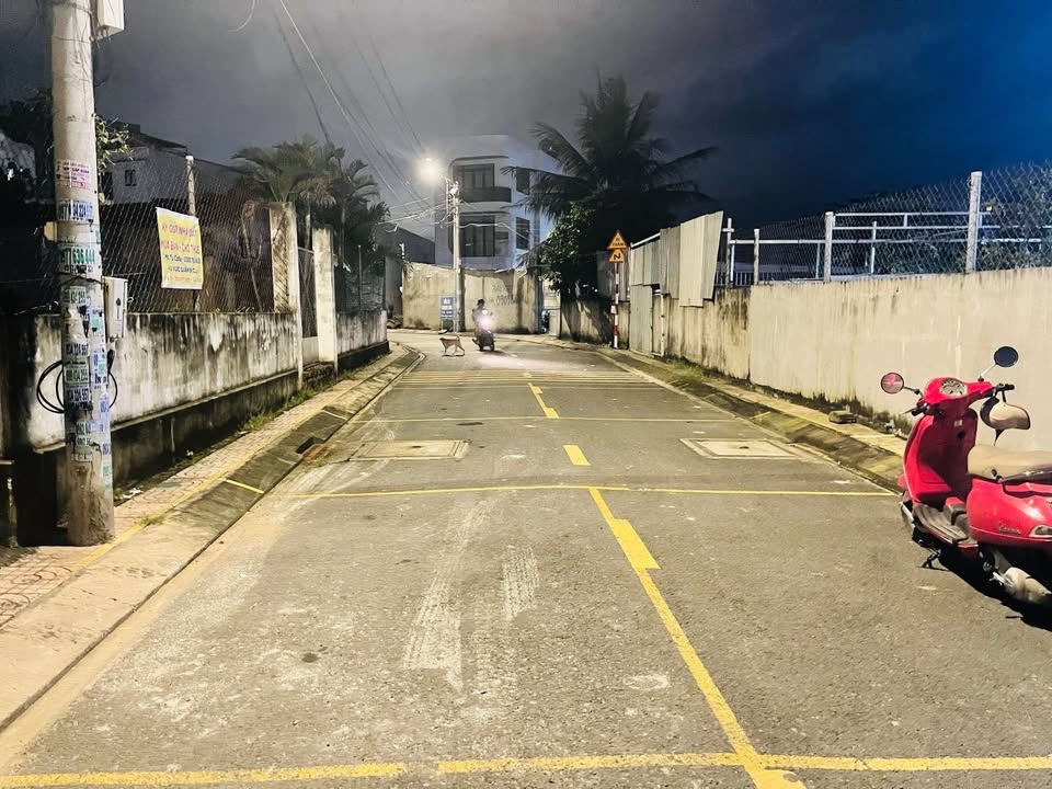 Nhà hẻm xe tải Lê Văn Việt, Quận 9, 75m² giá 4.X tỷ - Sẵn sàng xây dựng mới!