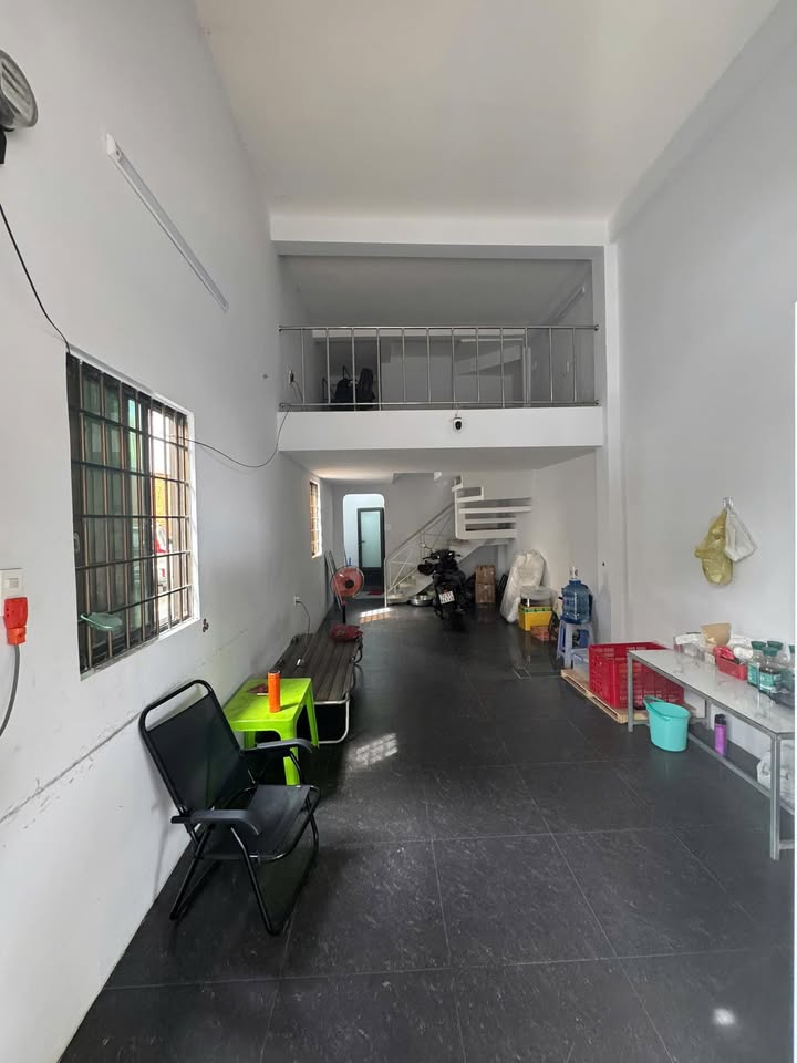 Cho thuê mặt bằng góc 2 mặt tiền đường Lê Lợi 40m² - Thích hợp kinh doanh sạch sẽ!