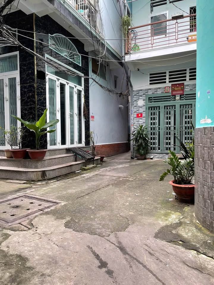 Nhà riêng Lý Thái Tổ, Quận 10, 37m² giá 4.6 tỷ - Vị trí đắc địa gần Vạn Hạnh Mall!