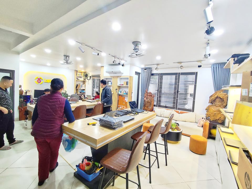 Cho thuê văn phòng 65m² tại Tố Hữu - Lê Văn Lương chỉ 11 triệu - Full nội thất hiện đại!