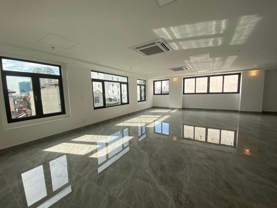 Văn phòng cho thuê tại Lê Văn Thiêm 110m² giá 20 triệu - Không thể bỏ lỡ!