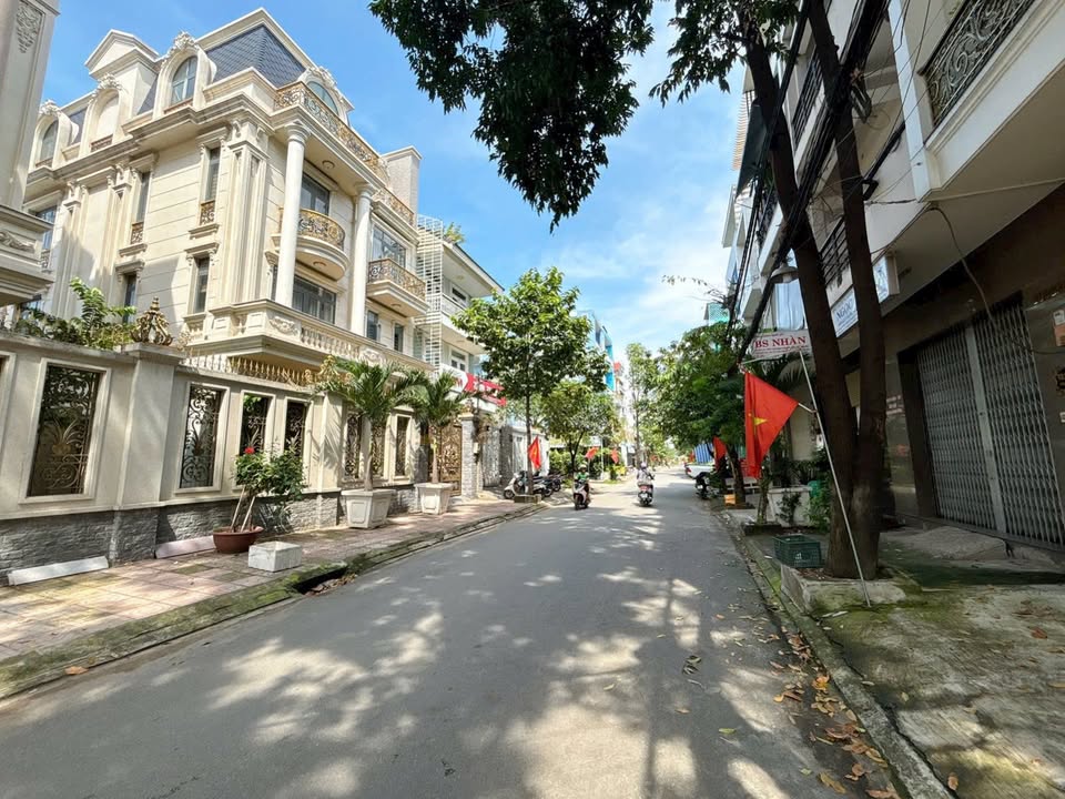 Biệt thự đường Tân Kỳ Tân Quý, Bình Tân 220m² giá 18 tỷ - Nhà mới đẹp, đầy đủ tiện ích