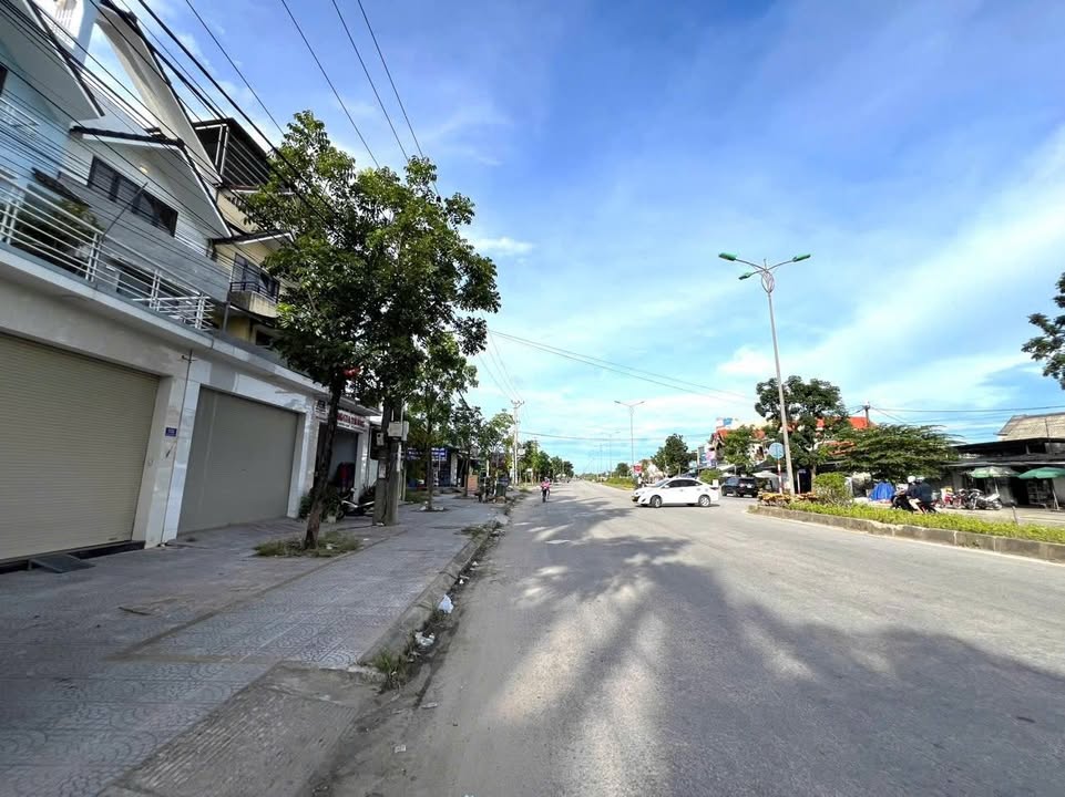 Nhà 4 tầng Phú Mỹ Thượng 126m² giá 5 tỷ - Kinh doanh sầm uất!