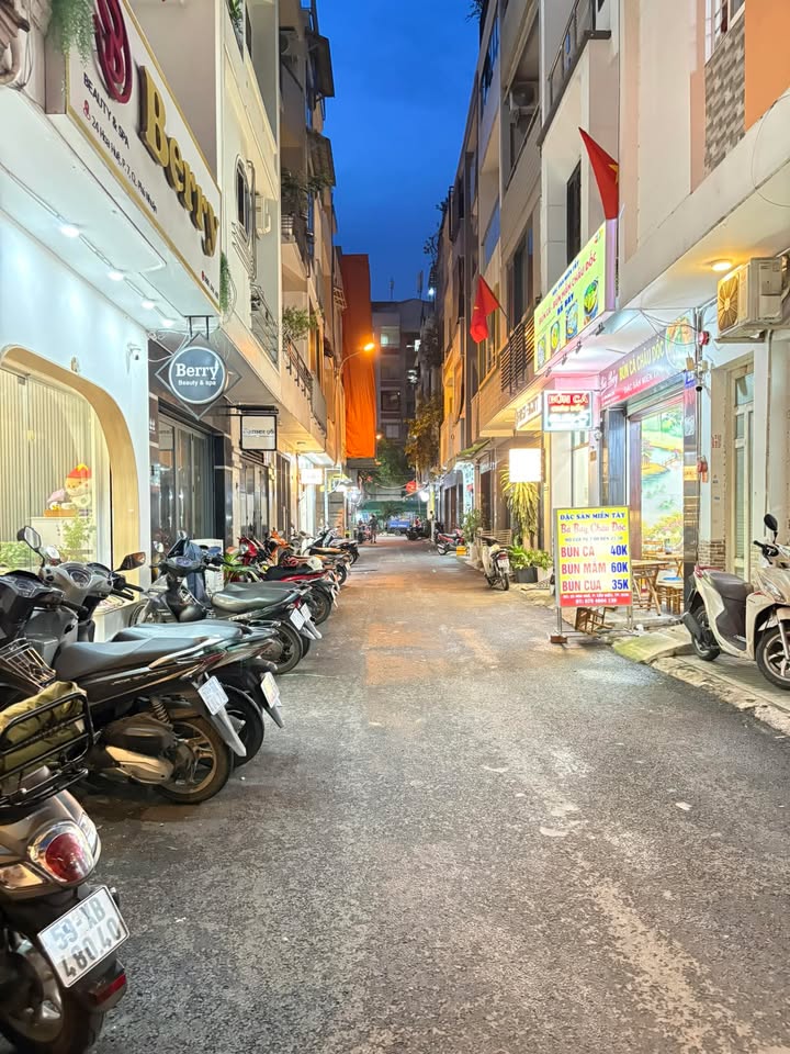 Nhà nguyên căn cho thuê tại Hoa Huệ, Phú Nhuận 30 triệu - Không gian thoáng đãng, tiện ích đầy đủ!