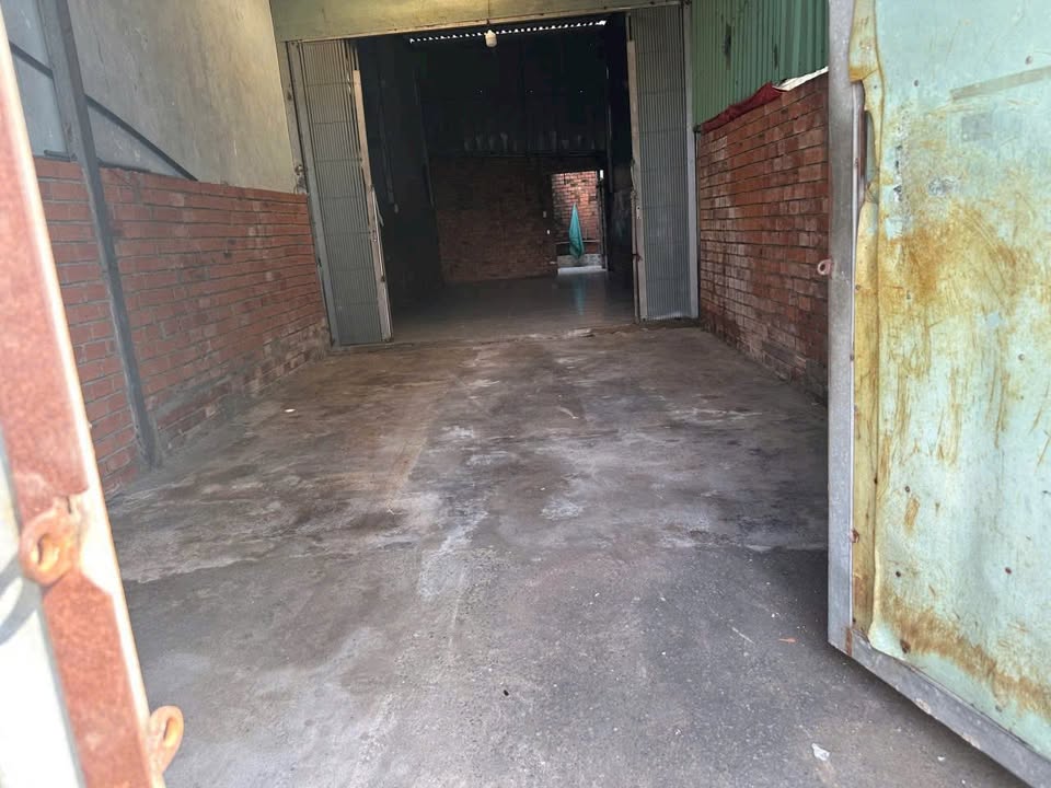 Kho xưởng cho thuê quận 12, 80m² giá 5 triệu - Trống suốt, mặt tiền rộng rãi!