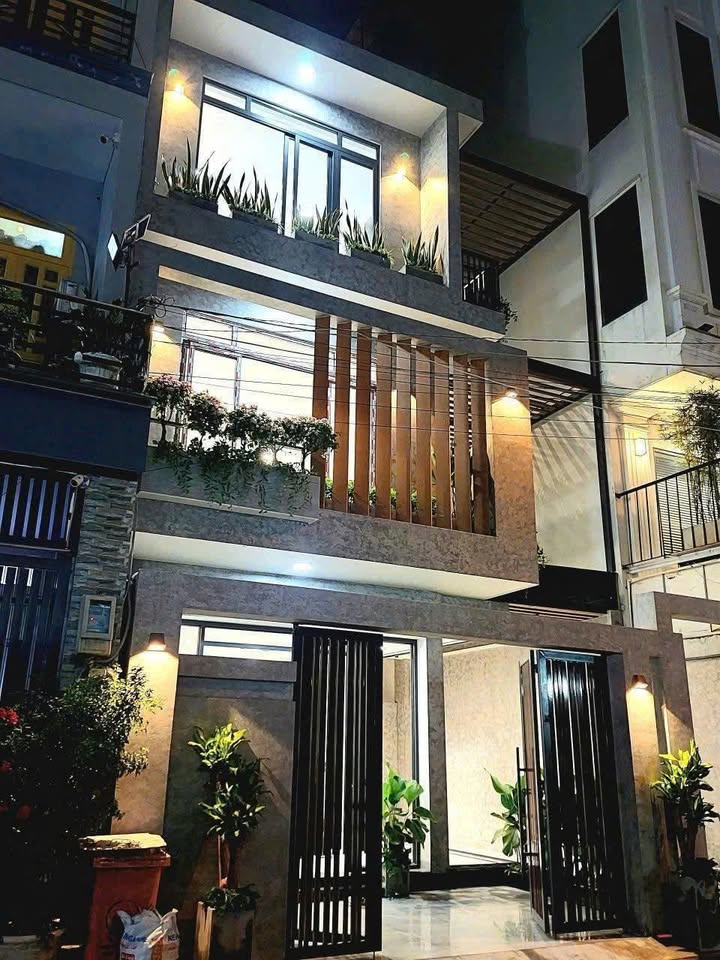 Cho thuê nhà mặt tiền đường Phan Xích Long, Phú Nhuận 90m² chỉ 35 triệu/tháng - Không thể bỏ lỡ!