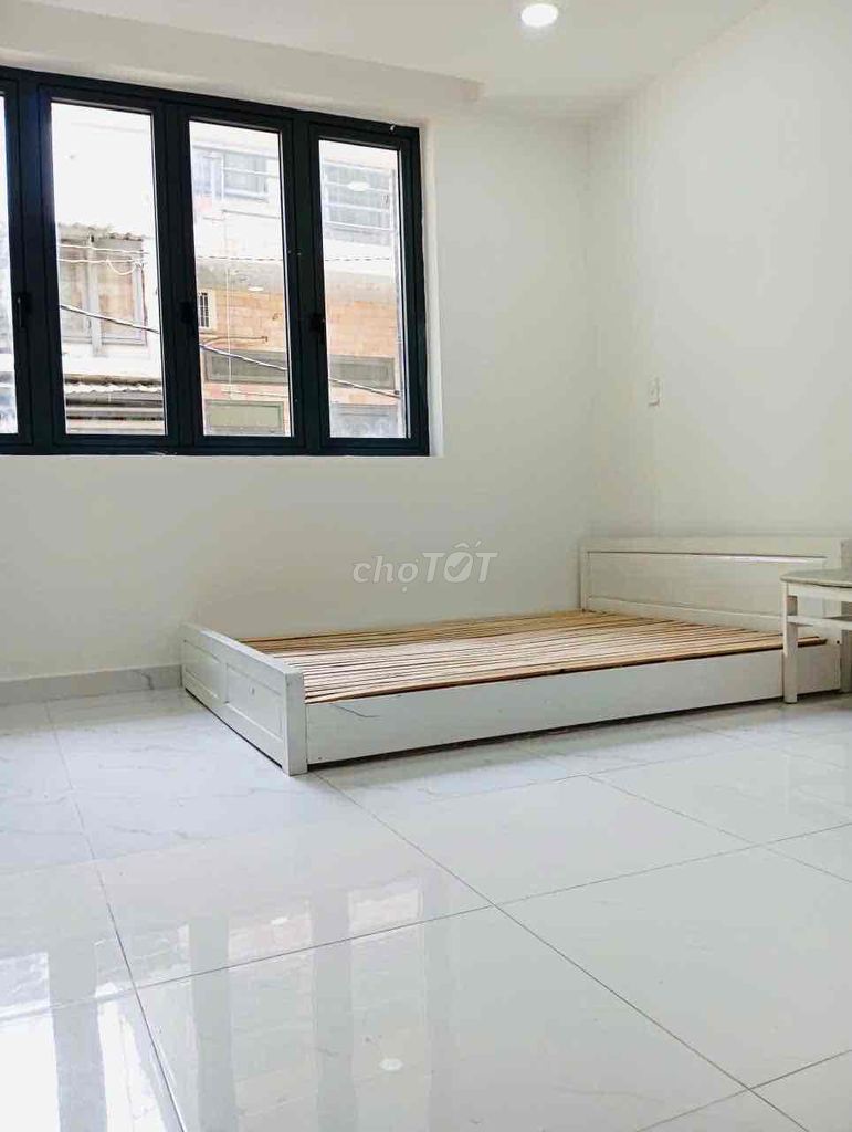 Studio Trần Bình Trọng 20m² giá 4.9 triệu - Full nội thất và thang máy