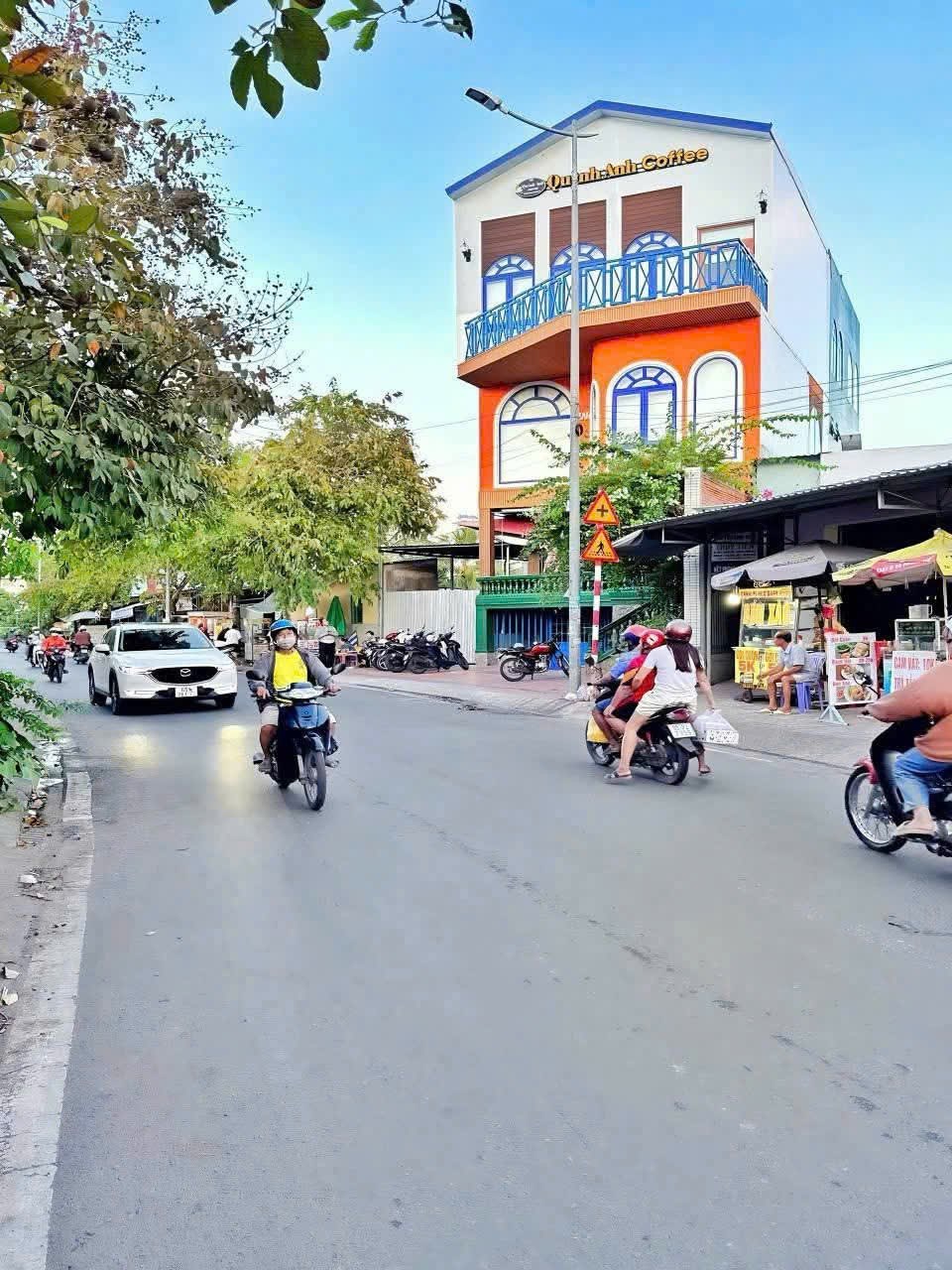 Nhà mặt tiền Phạm Sơn Khải, Khu Giảng Viên Đại Học Cần Thơ, 150m² giá 16,9 tỷ - Cơ hội đầu tư tuyệt vời!