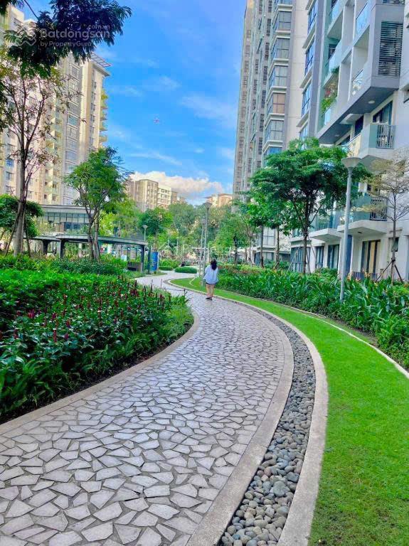 Căn hộ Emerald Tân Phú 67m² giá 15 triệu - Thiết kế thoáng, tiện ích đầy đủ!