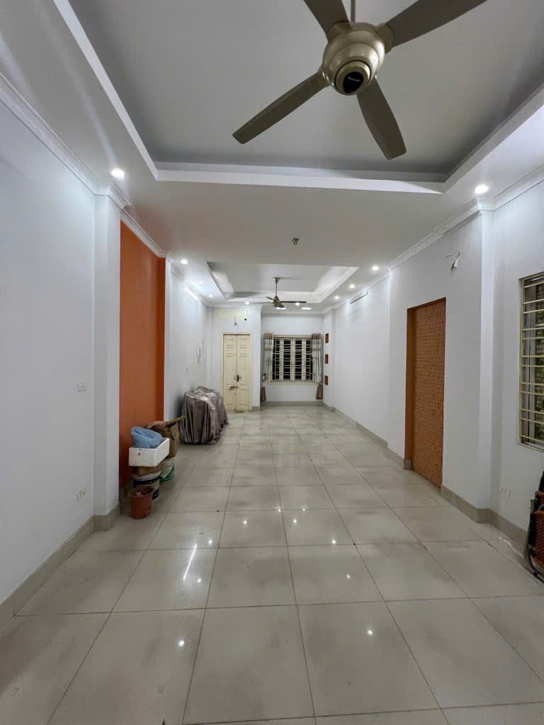 Nhà chính chủ 76m² tại Cầu Giấy giá 12.99 tỷ - Cơ hội vàng hiếm có!