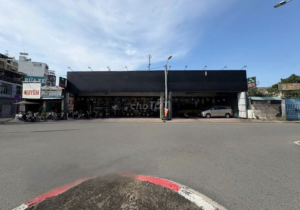 Cho thuê mặt tiền siêu đẹp 15m tại trung tâm Bình Thạnh - Vị trí đắc địa cho kinh doanh!