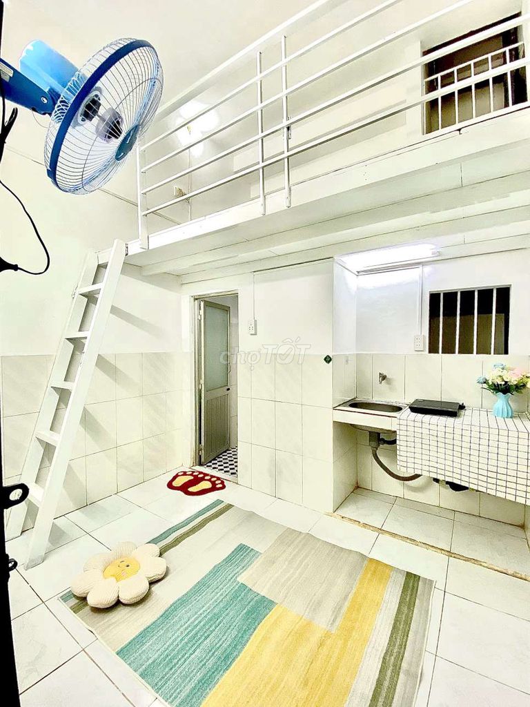 Phòng trọ gác cao tại Thoại Ngọc Hầu, Tân Phú - Chỉ 2.7 triệu!