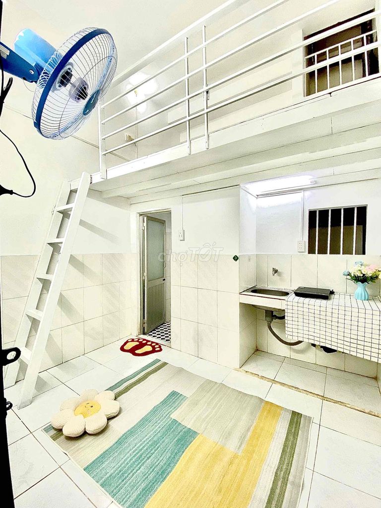 Phòng cho thuê có gác 27m² giá 2.7 triệu - Giờ giấc tự do, vào ra dễ dàng!