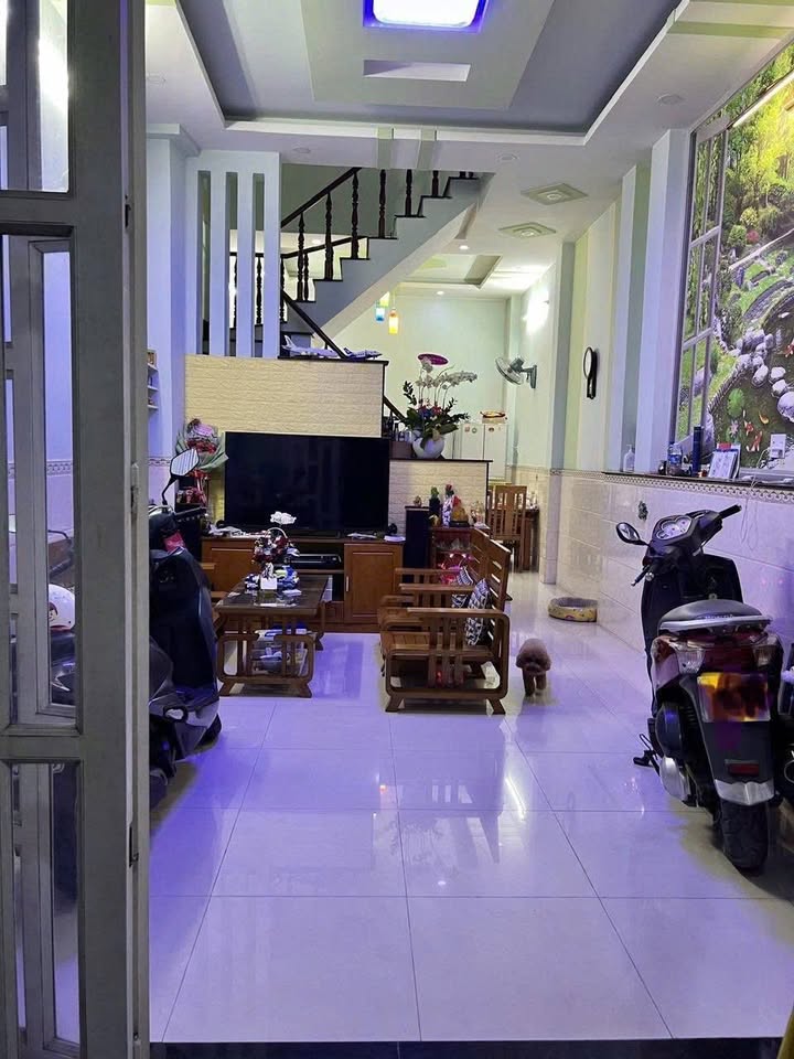 Nhà nguyên căn cho thuê tại Hẻm Lê Đình Cẩn, Bình Tân 48m² chỉ 8 triệu - Giá rẻ không thể bỏ lỡ!