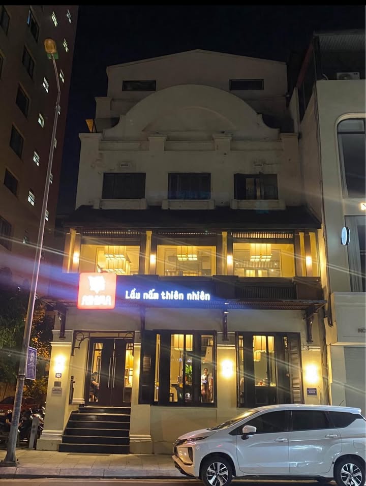 Biệt thự sân vườn cho thuê đường Nguyễn Chánh 150m² - Mặt tiền 21m, kinh doanh sầm uất!