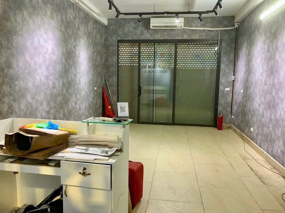 Cho thuê văn phòng tại Cầu Diễn 35m² giá 6.5 triệu - Vị trí đẹp, sẵn sàng kinh doanh!