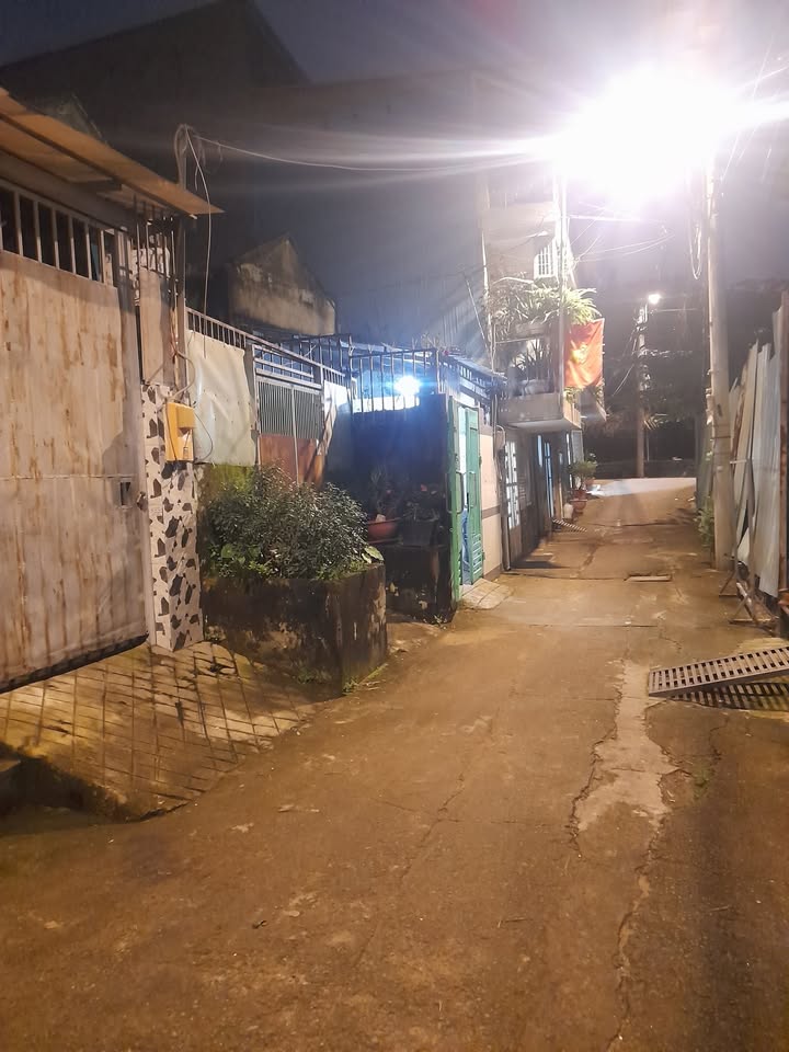 Nhà bán Thủ Đức 80m² giá 2 tỷ - Hẻm rộng ô tô vào tận cửa!