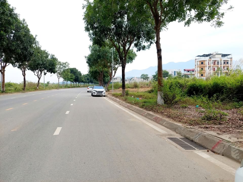 Đất nền Cam Đường Lào Cai 100m² giá 2.3 tỷ - Đầu tư sinh lời ngay!