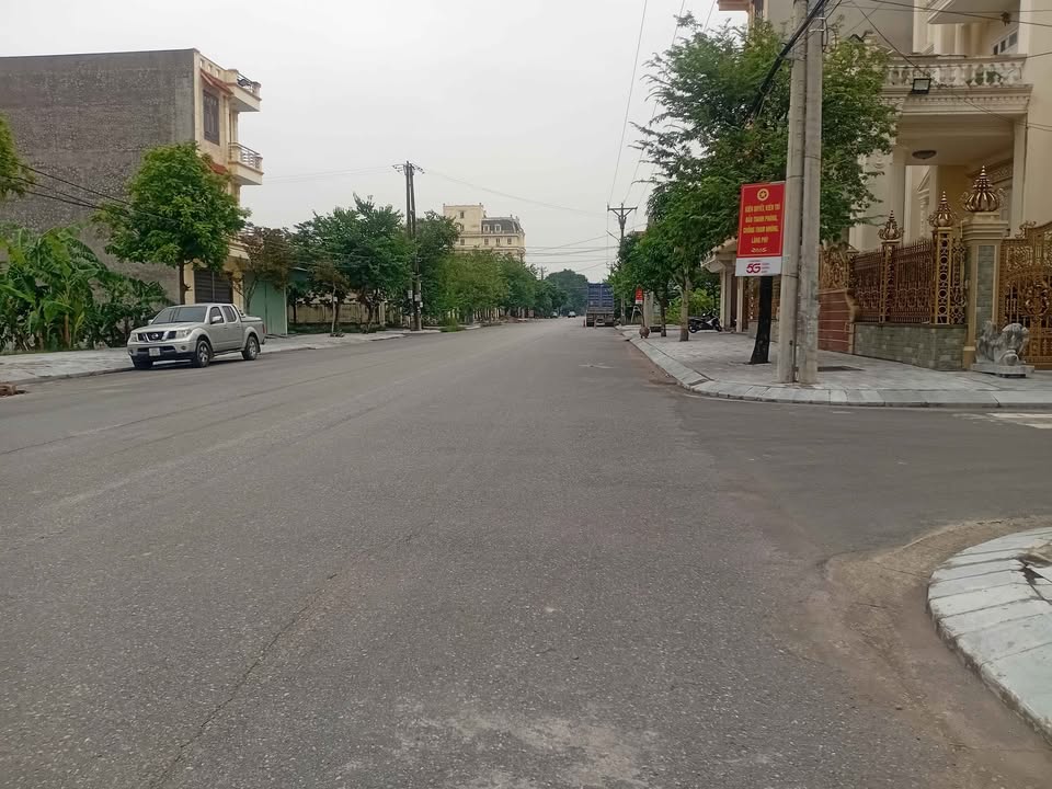 Bán FrontHouse 95m² mặt tiền 5m tại đường Chu Văn An, Ninh Bình - Giao thông thuận lợi!