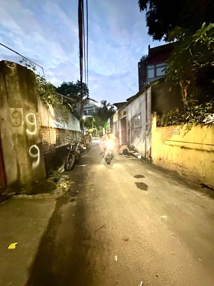 Nhà cấp 4 Ngọc Thụy, Long Biên 33m² giá 4.5 tỷ - Nhà 2 mặt ngõ ô tô tránh!