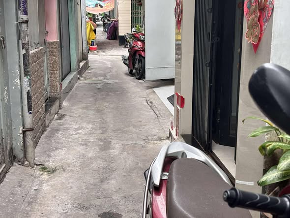 Nhà phố 3 tầng tại Quận 10, 16m² giá 4 tỷ - Khu vực dân trí cao!