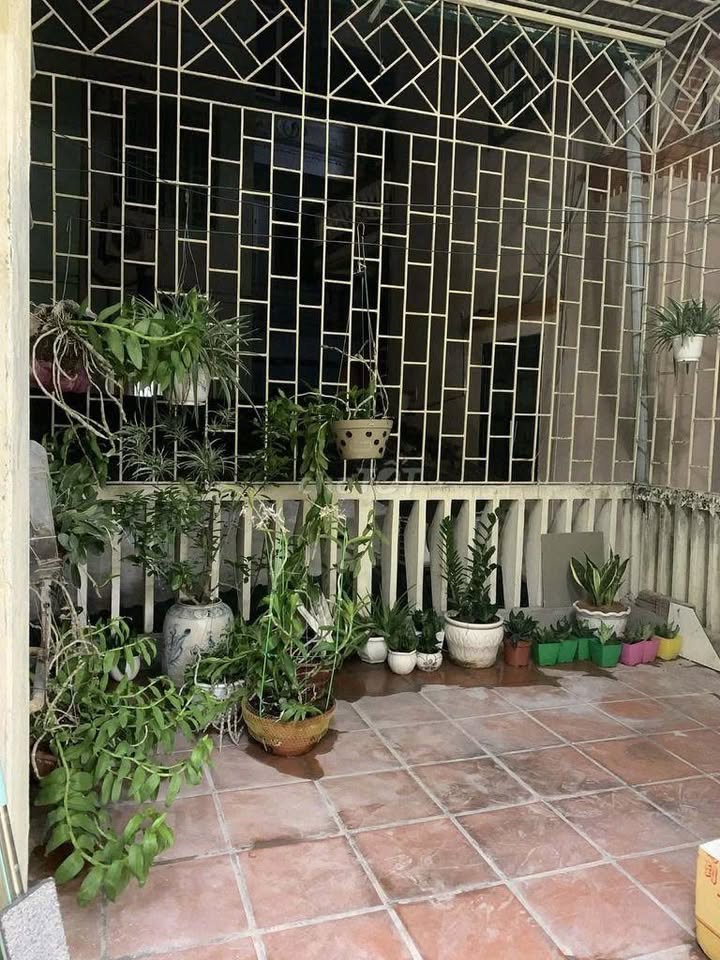 Nhà cho thuê 2 tầng Ngõ Chiến Thắng, Đống Đa, 30m² - Giá chỉ 5 triệu/tháng!