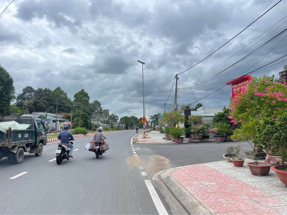 Nhà 1 Trệt 1 Lầu Tại Phường Nguyệt Hóa 71.4m² giá 1 tỷ - Đất thổ cư 100%