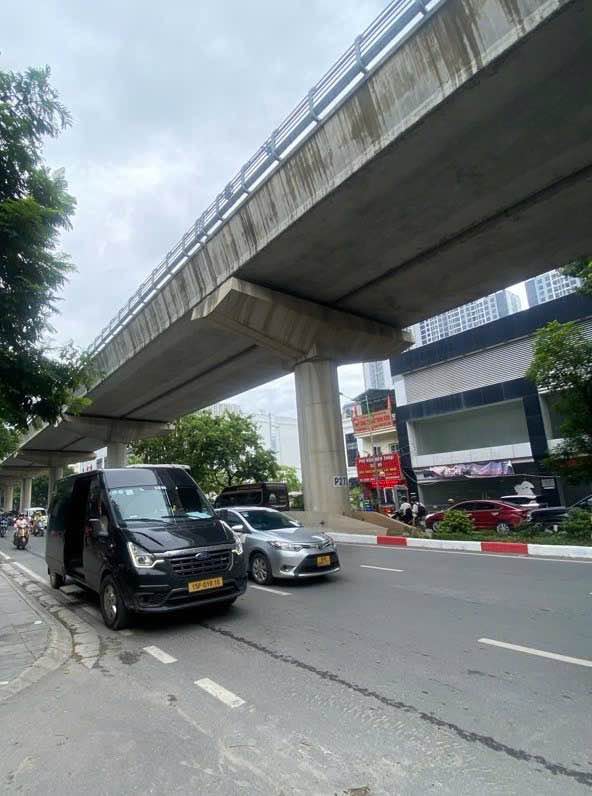 Nhà lô góc 43m² Cầu Giấy giá 15 tỷ - Kinh doanh ô tô đỗ cửa!