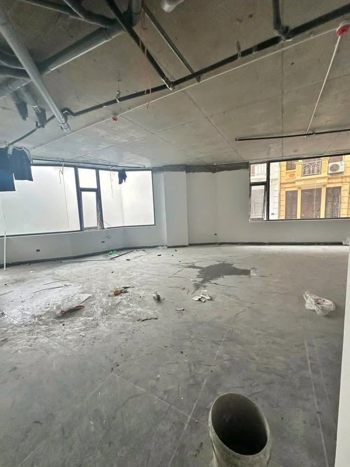 Căn hộ cho thuê Tòa CHDV Xuân La 300m² giá 200 triệu - Nội thất cao cấp, thoáng mát