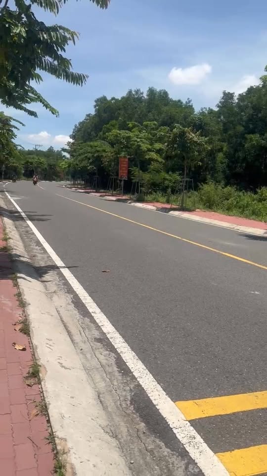 Đất nền Đất Cuốc 1400m² giá 7 tỷ - Mặt tiền nhựa 12m, thuận tiện đầu tư!