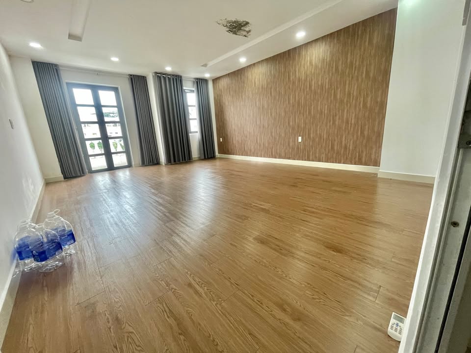 Sàn thương mại cho thuê tại Cityland Gò Vấp 100m² giá 11 triệu - Kinh doanh tự do