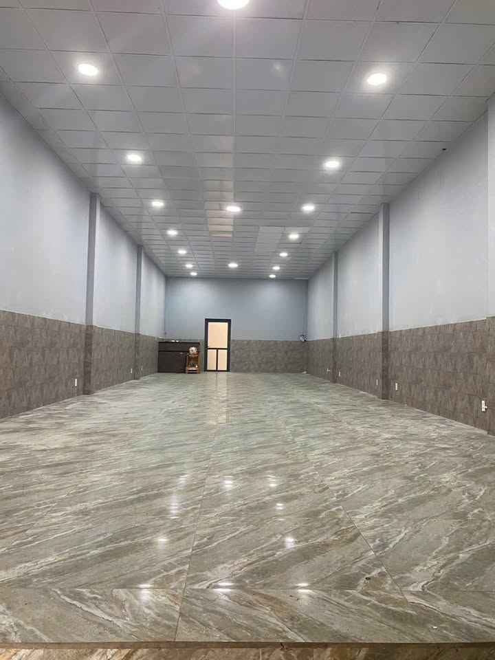 Nhà mặt tiền đường Hiệp Thành Q12 180m² giá 15 triệu - Địa điểm lý tưởng cho kinh doanh!